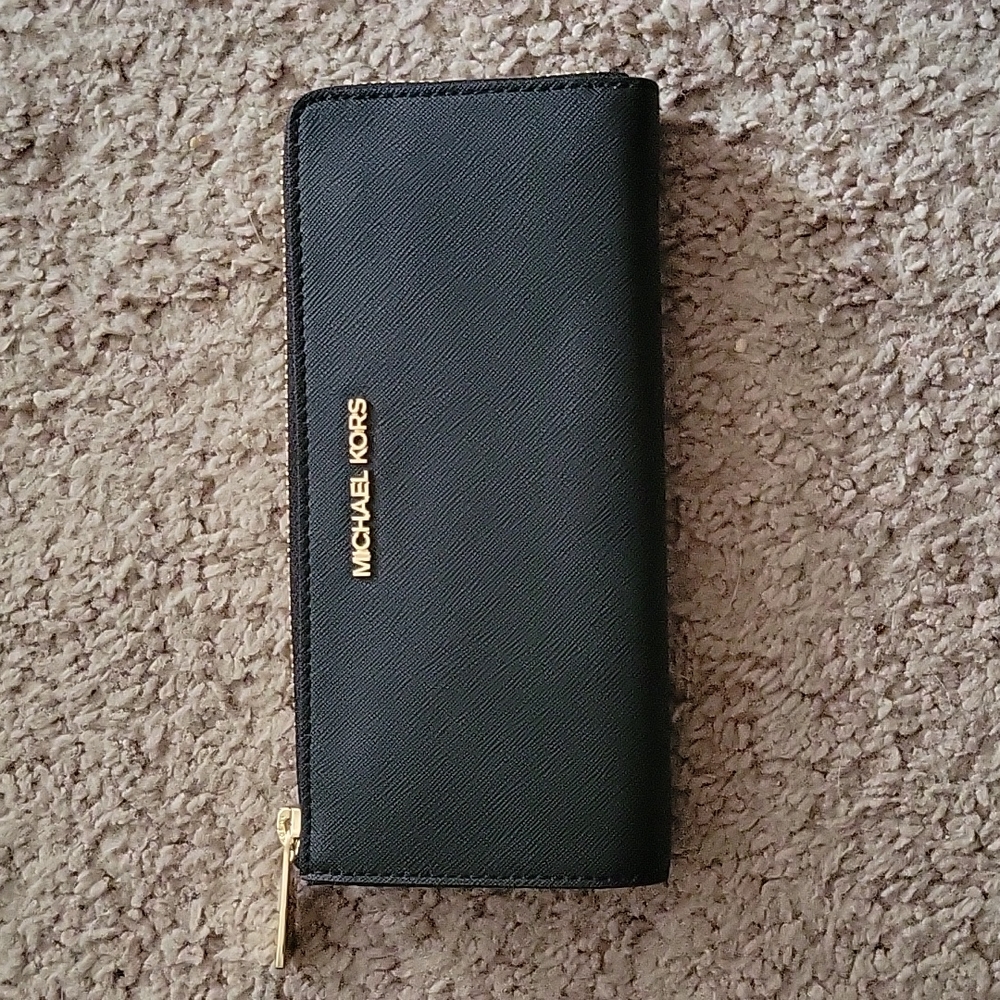 Jet Set Travel Large Saffiano Leather Quarter-Zip Wallet